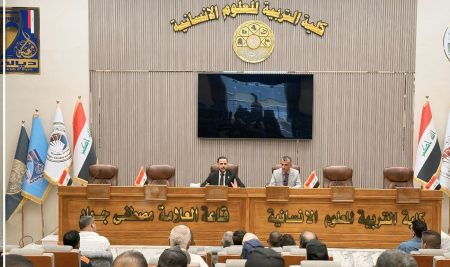 السيد عميد كلية التربية للعلوم الانسانية يعقد اجتماعًا مع منتسبي شعبة الصيانة والخدمات في الكلية
