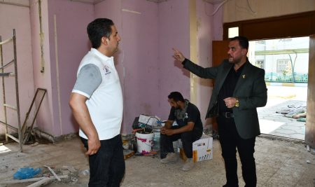 السيد عميد كلية التربية للعلوم الإنسانية يتابع ميدانيًا أعمال إعادة تأهيل قاعة الدراسات العليا