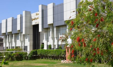 اعلان هام تعلن كلية التربية للعلوم الإنسانية عن الأمر الجامعي لطلبة الدراسات العليا العائدين إلى مقاعد الدراسة للعام الدراسي ٢٠٢٥-٢٠٢٦ وتبلغهم بضرورة المباشرة بالدراسة خلال اسبوع من تاريخ صدور الأمر الجامعي أعلاه واستكمال الإجراءات بجلب الإجازة الدراسية من الموظفين خلال ٦٠ يوم .