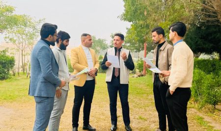 كلية التربية للعلوم الإنسانية تنظم حملة توعوية بعنوان ازرع شجرة… تبني وطنًا