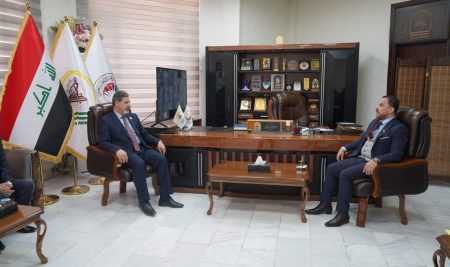 لبحث سبل التعاون المشترك السيد عميد كلية التربية للعلوم الإنسانية يزور جامعة كربلاء