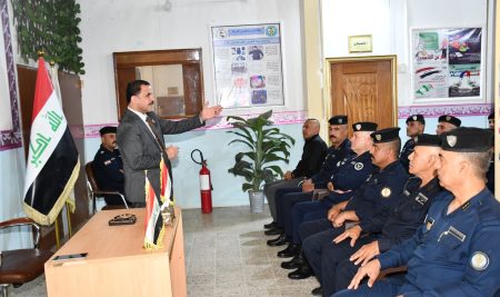 عميد كلية التربية للعلوم الإنسانية محاضرًا في ورشة تثقيفية حول “لغة الجسد”