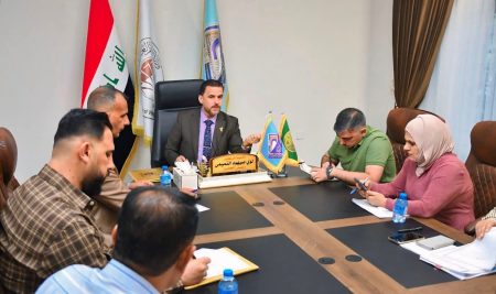 السيد عميد كلية التربية للعلوم الإنسانية يعقد اجتماعاً مع لجنة توثيق منجزات الكلية