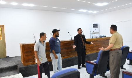 السيد عميد كلية التربية للعلوم الإنسانية يتفقد قاعة الدراسات العليا متعددة الأغراض في قسم التاريخ