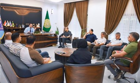 السيد عميد كلية التربية للعلوم الإنسانية يعقد اجتماعاً مع اللجان الإدارية والتنظيمية