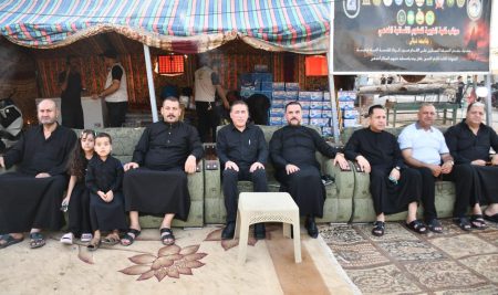بحضور السيد رئيس جامعة ديالى والسيد عميد كلية التربية للعلوم الإنسانية… موكب الكلية يواصل عطاءه في خدمة زائري أربعينية الإمام الحسين (عليه السلام)