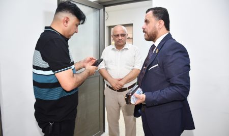 السيد عميد كلية التربية للعلوم الإنسانية يتفقد شعبة الدراسات العليا في الكلية