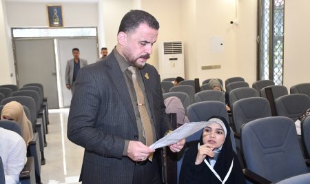 السيد عميد كلية التربية للعلوم الإنسانية يتفقد امتحانات طلبة الدراسات العليا للدور الثاني