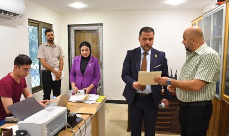 السيد عميد كلية التربية للعلوم الإنسانية يتفقد وحدة المجلة