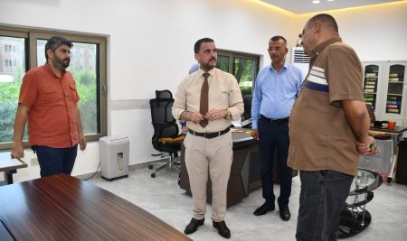 السيد عميد كلية التربية للعلوم الإنسانية يتفقد الشعب والوحدات الإدارية في الدراسة المسائية