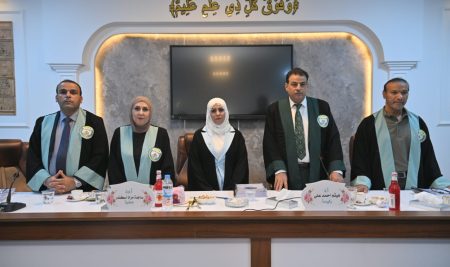 تدريسي من كلية التربية للعلوم الإنسانية عضواً في لجنة مناقشة رسالة ماجستير في الجامعة المستنصرية
