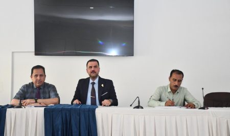 السيد عميد كلية التربية للعلوم الإنسانية يتابع شؤون قسم التاريخ خلال اجتماع مجلسه