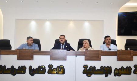 السيد عميد كلية التربية للعلوم الإنسانية يلتقي طلبة الدراسات العليا في قسمي الجغرافية واللغة الإنكليزية