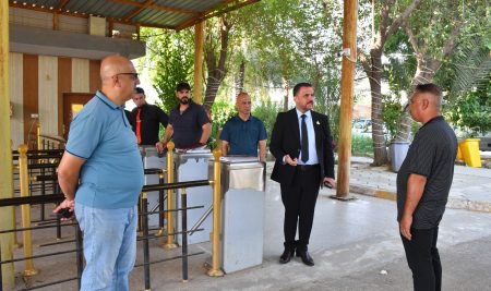 السيد عميد كلية التربية للعلوم الإنسانية يتفقد شعبة التصاريح الأمنية والمتابعة الجامعية