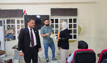 السيد عميد كلية التربية للعلوم الإنسانية يتفقد شعبة شؤون الطلبة والتسجيل