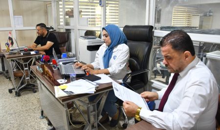 السيد عميد كلية التربية للعلوم الإنسانية يتفقد شعبة تقنيات المعلومات ويطلع على مهامها المنجزة
