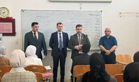السيد عميد كلية التربية للعلوم الإنسانية يتفقد طلبة الدراسات الأولية في قسم اللغة العربية