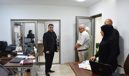 السيد عميد كلية التربية للعلوم الإنسانية يتفقد شعبة شؤون الدراسات العليا