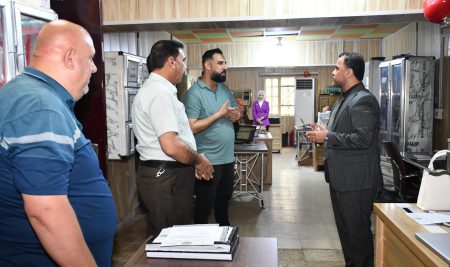 السيد عميد كلية التربية للعلوم الإنسانية يتفقد شعبة شؤون الطلبة والتسجيل ويتابع استكمال إجراءات قبول الطلبة