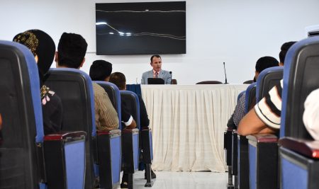 كلية التربية للعلوم الإنسانية تعقد ندوة علمية بعنوان أثر المخدرات على المجتمع
