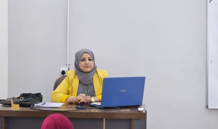 كلية التربية للعلوم الإنسانية تعقد ندوة علمية حول أثر الأدب المطبوع والرقمي في تعزيز ثقافة الاستدامة