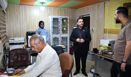 السيد عميد كلية التربية للعلوم الإنسانية يتفقد شعبة شؤون الطلبة والتسجيل